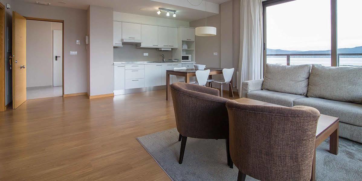 Apartamentos Turisticos Playa De Osmo Corme Экстерьер фото